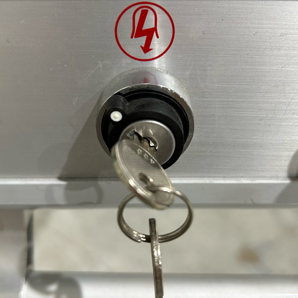 SCHNEIDER Key Switch Part # XB2BG21