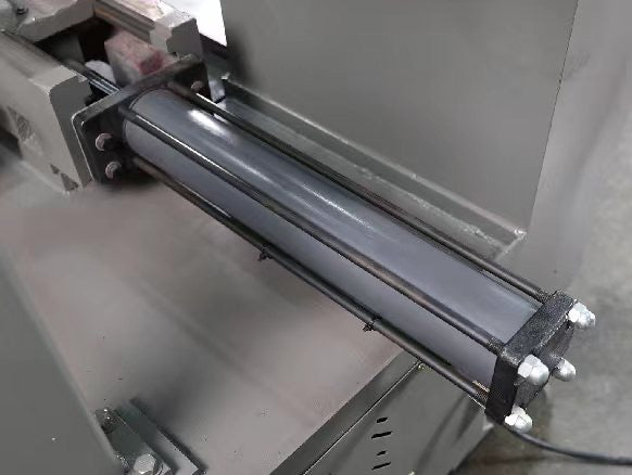 330 Semi Automatic Band Saw